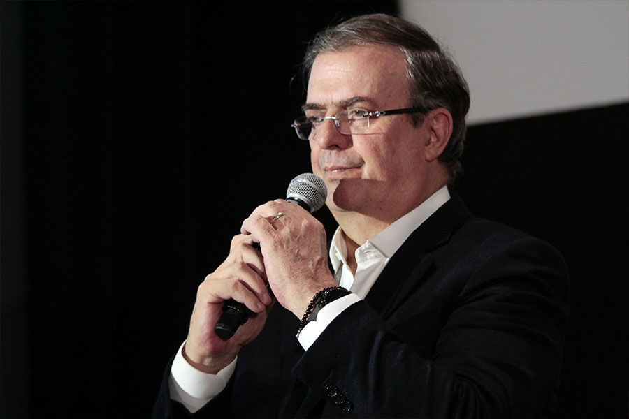 Celebra Ebrard que autopartes estén exentas de aranceles