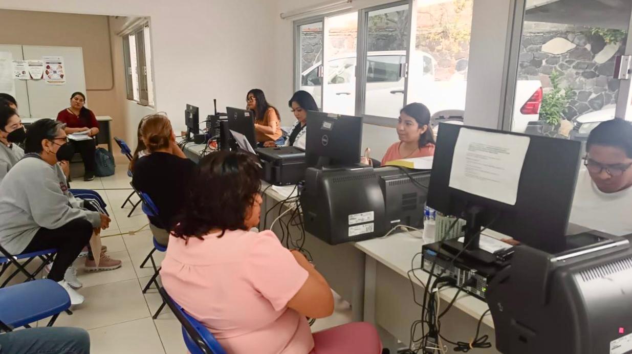 SEDIF acerca credencialización a personas con discapacidad