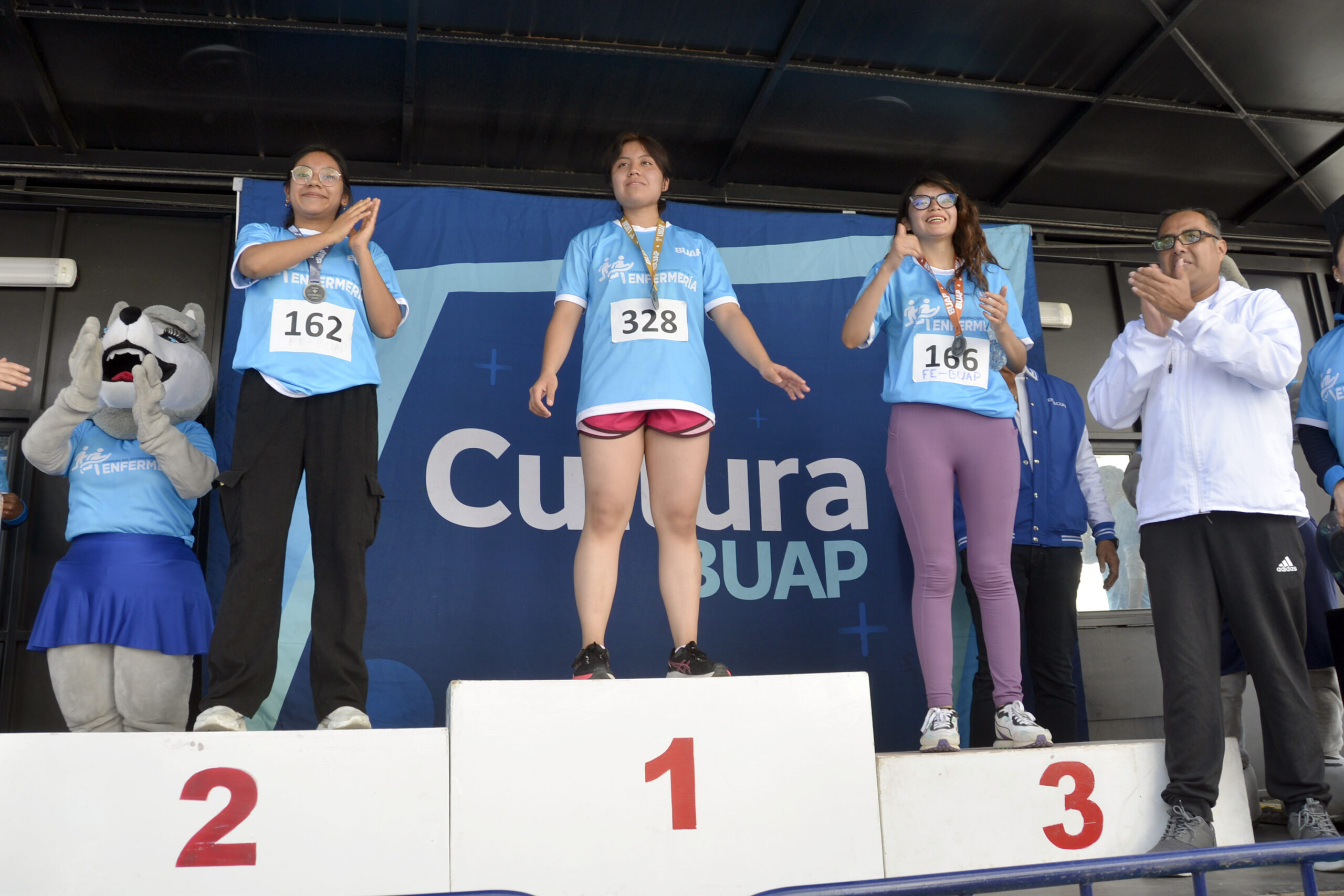 BUAP celebra carrera por el día de la enfermería