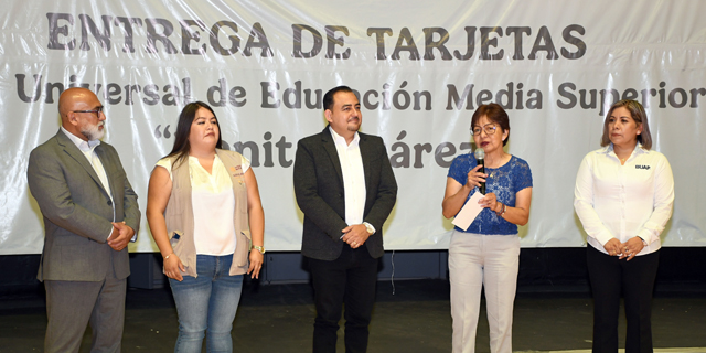 Entrega BUAP tarjetas de Beca Benito Juárez 2025