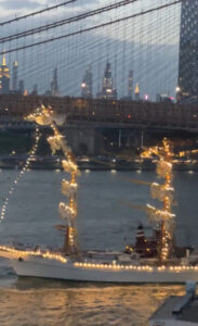 Buque Cuauhtémoc choca con puente en Nueva York: 2 muertos
