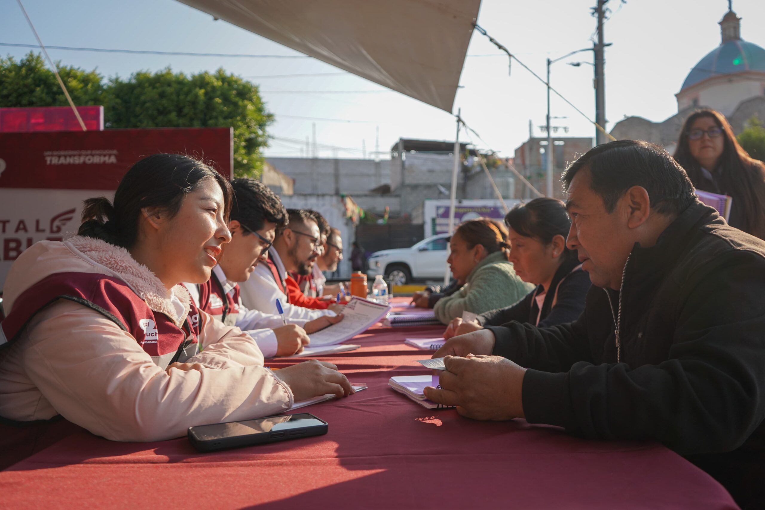 Pepe Chedraui escucha a vecinos en jornada en Canoa