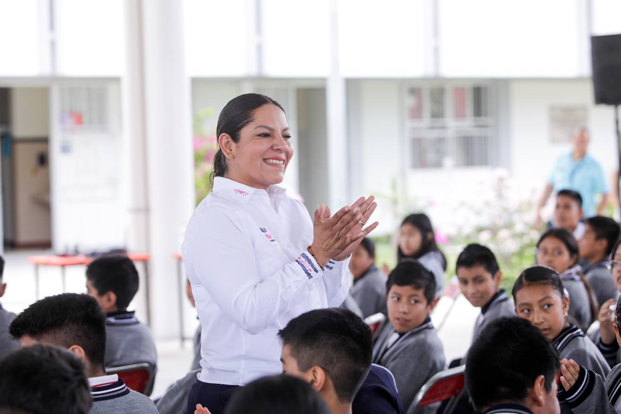 Lupita Cuautle fomenta lectura en niñez de San Andrés