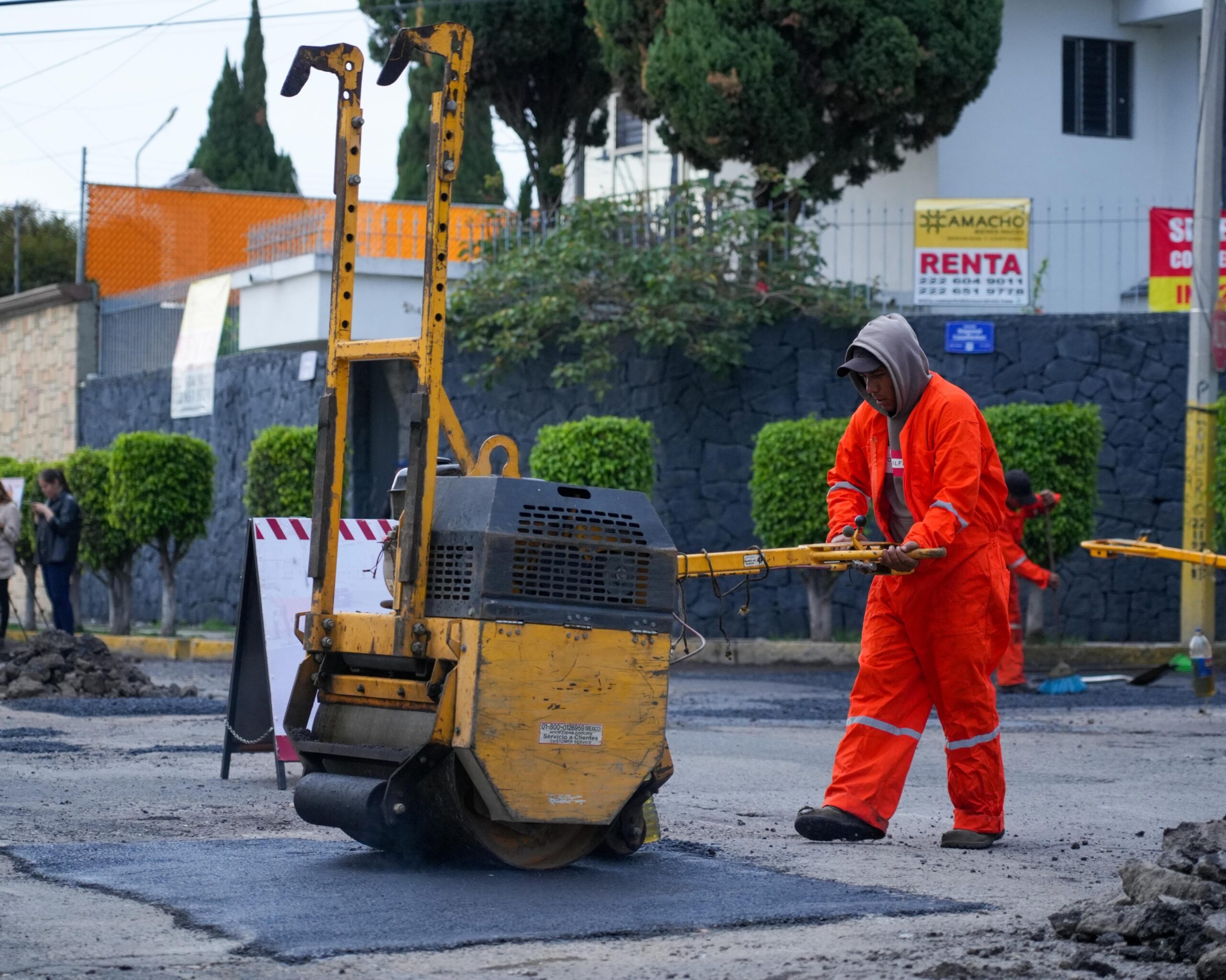 Pepe Chedraui refuerza campaña de bacheo en Puebla