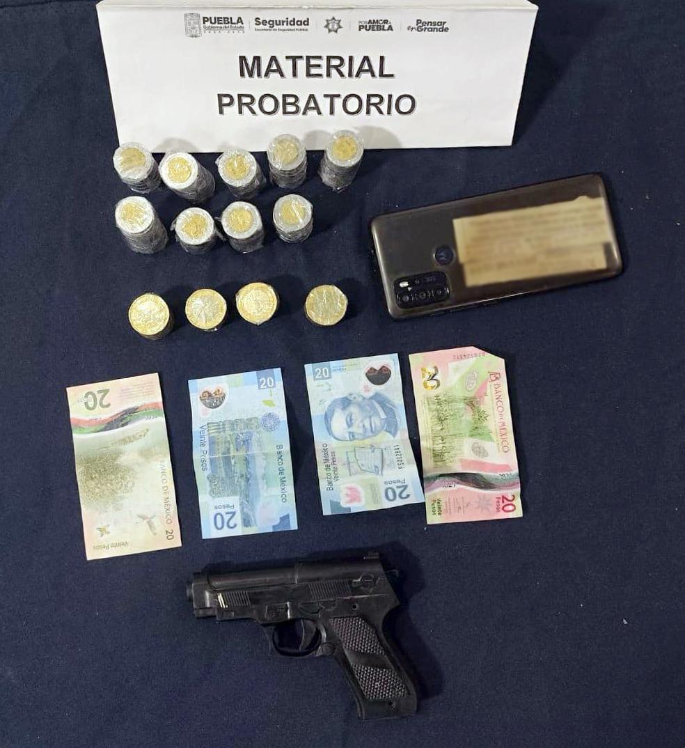 Policía Turística detiene a dos por robo a negocio