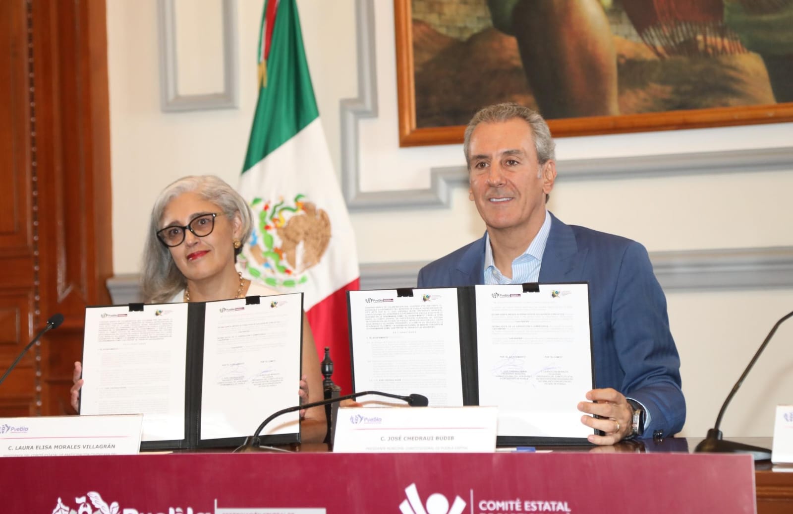 Pepe Chedraui firma convenio por la transparencia en Puebla