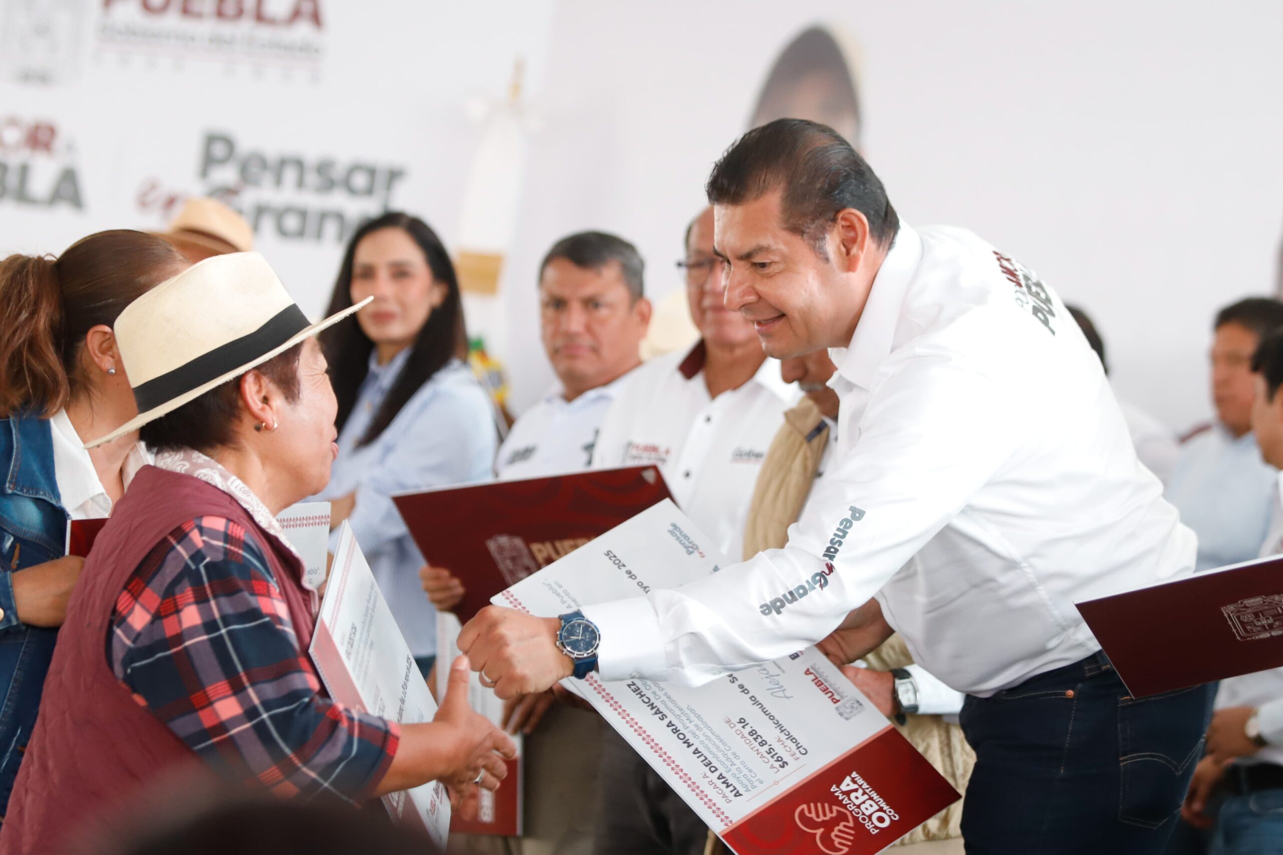 Puebla entrega 9.2 mdp para obra comunitaria