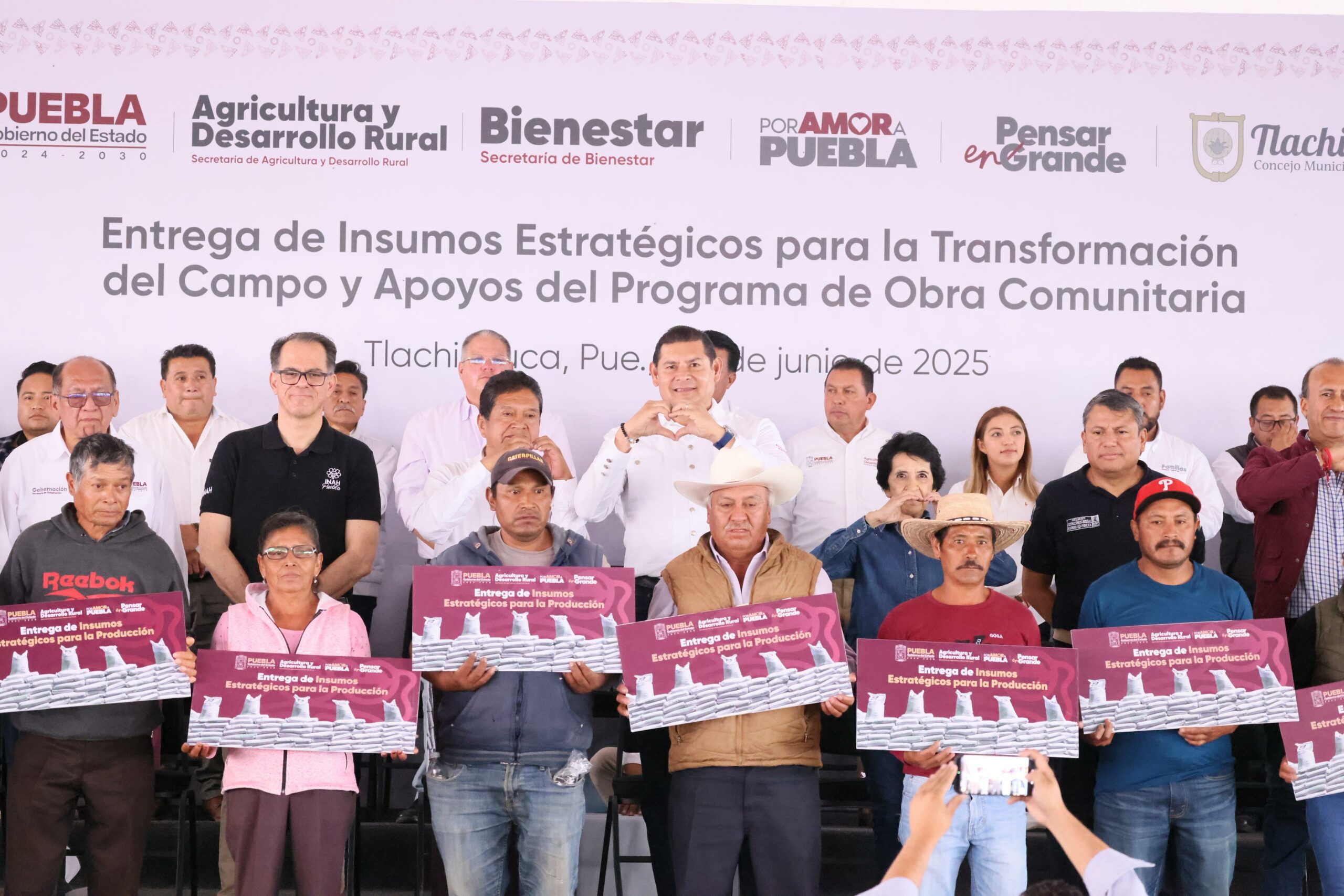 Armenta entrega 18 mdp en obra y apoyos al campo