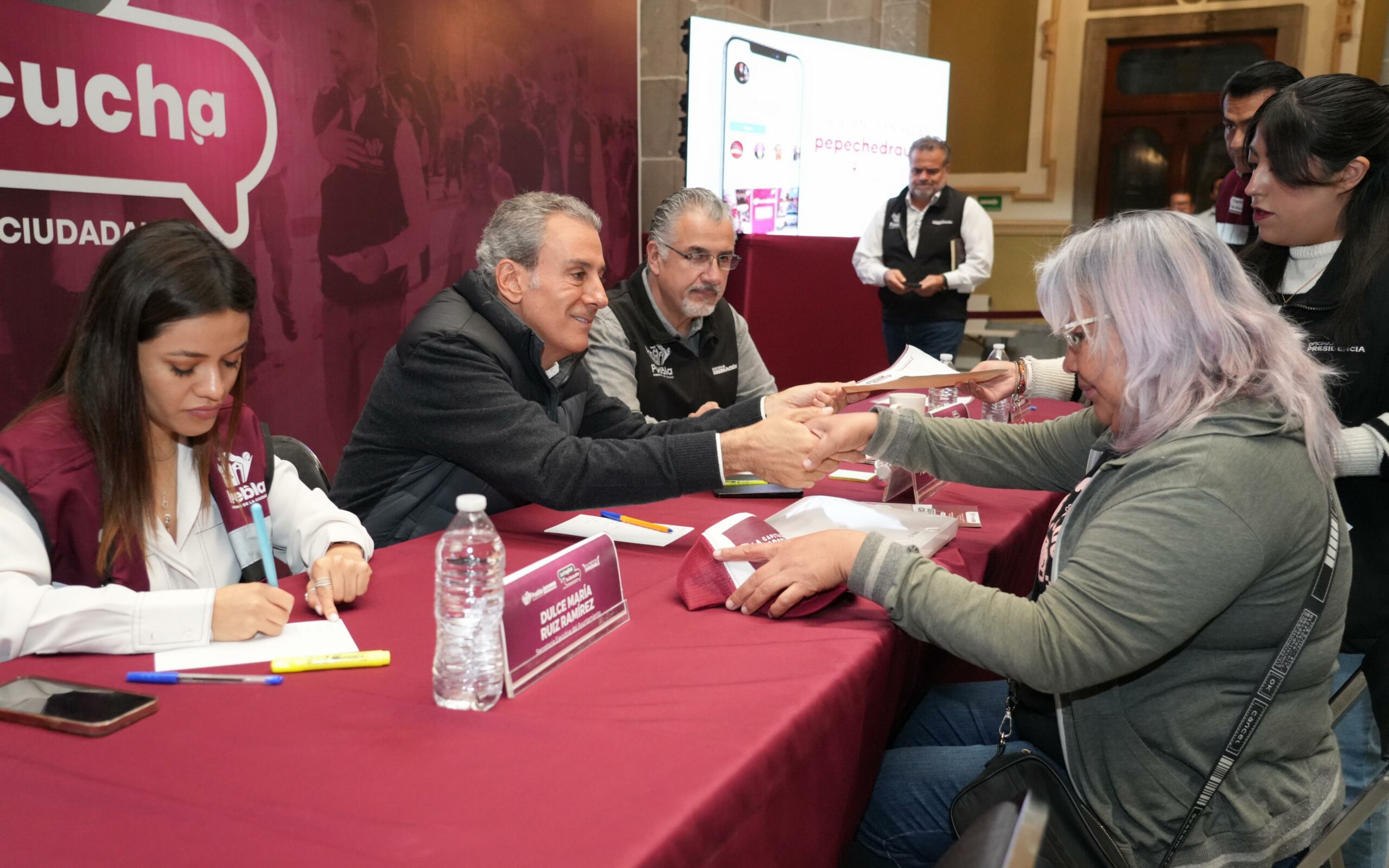 Pepe Chedraui escucha a poblanos en jornada ciudadana