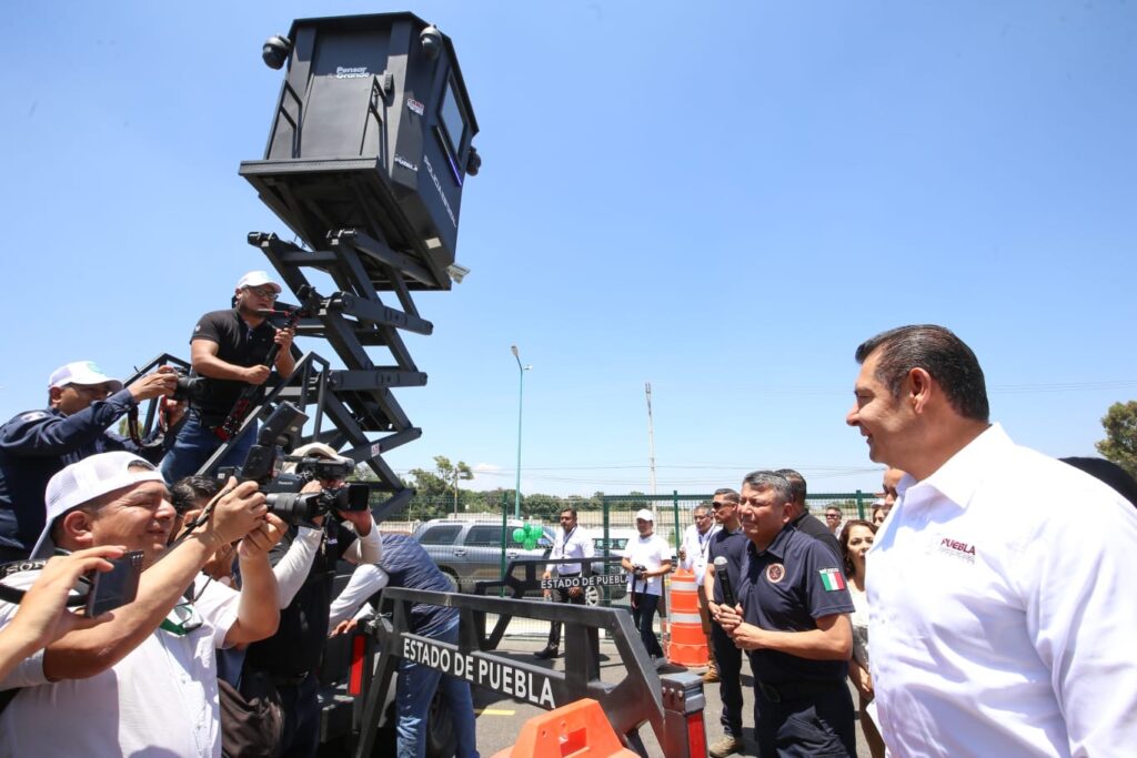 Gobierno de Puebla refuerza seguridad en carreteras y atención a turistas