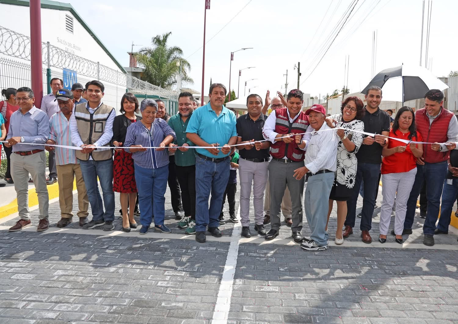 Pavimentan calle Lázaro Cárdenas en Sanctorum, Cuautlancingo