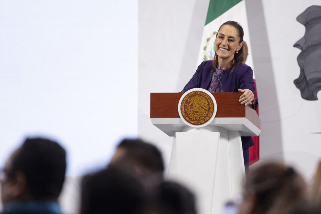 2025-10-30_Conferencia_de_prensa_matutina_-_Palacio_Nacional__09_GM