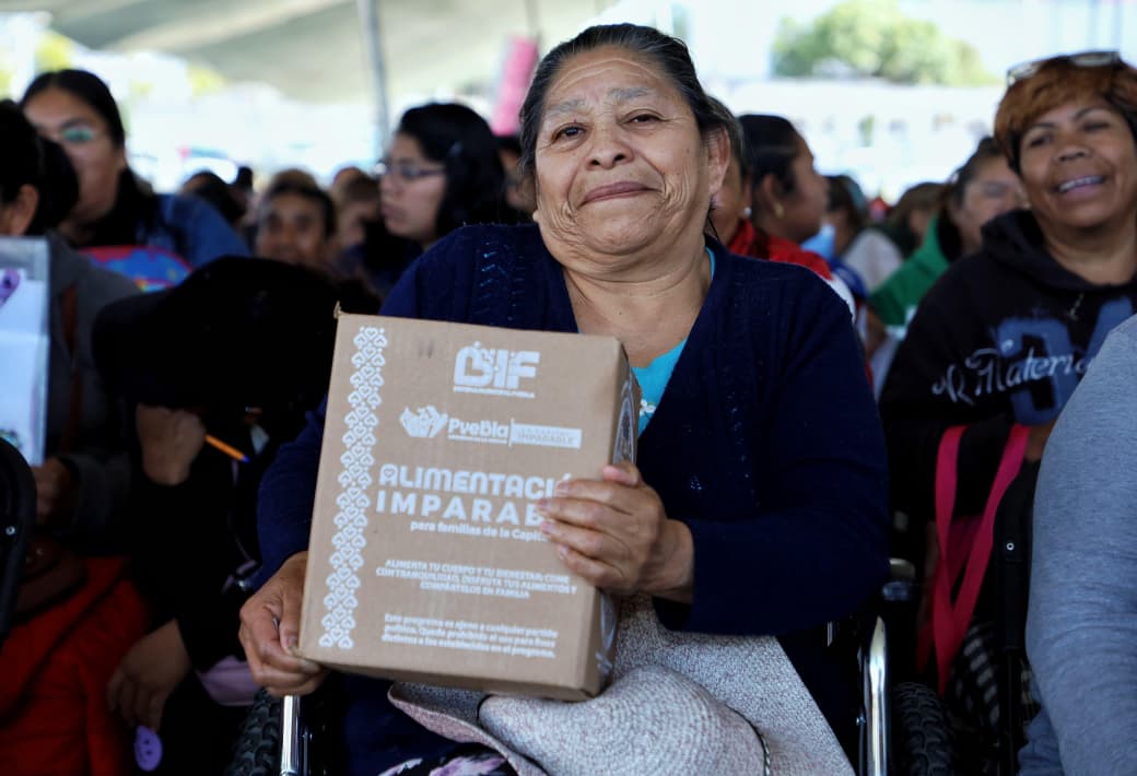 Entregan despensas en La Resurrección con DIF Puebla